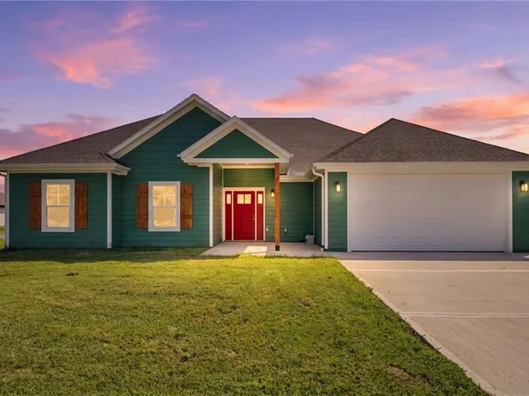206 Constitution Ln, East Lynne, MO 64743