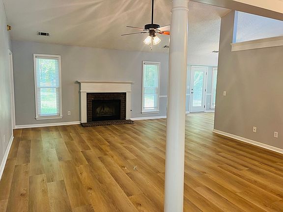 3rd image of 165 River Park Dr