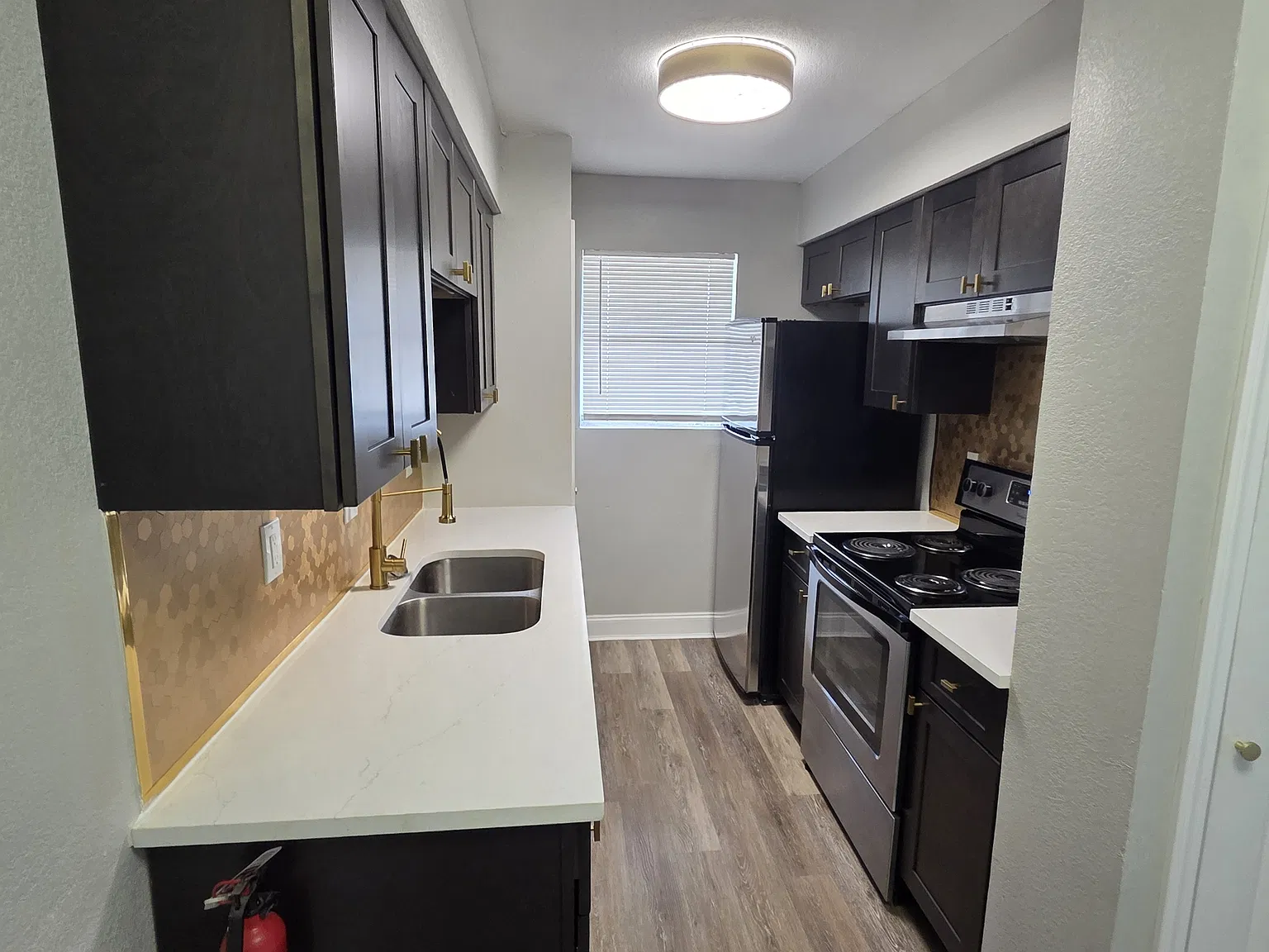 601 Harbour Apts** - 209 — Photo 4