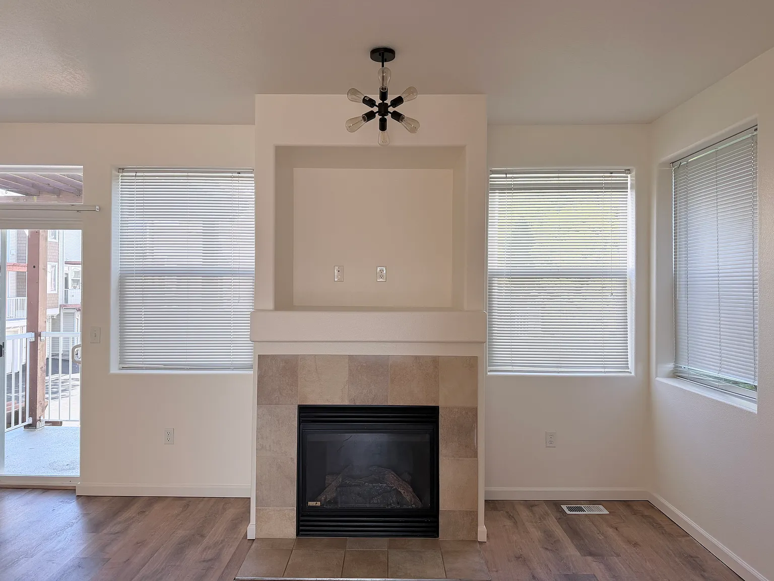 3 bed, 1431 sqft, $2,500 — Photo 2