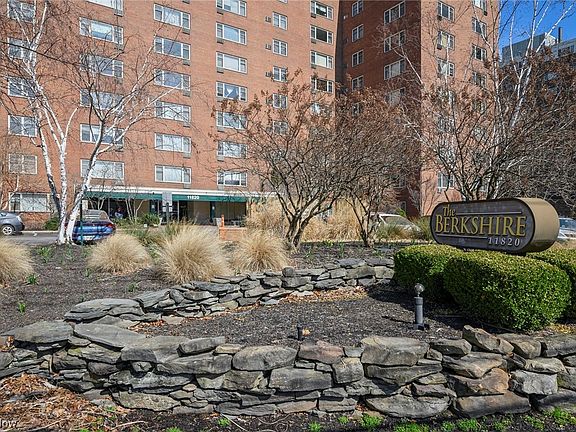 3rd image of 11820 Edgewater Dr APT 510