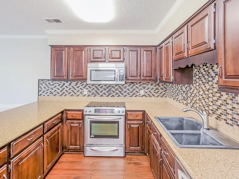 4365 Barrymor Dr — Photo 6