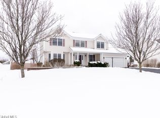 27 Huntswood Ln, Glenmont, NY 12077