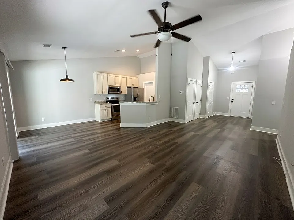 4 Arbor Ln