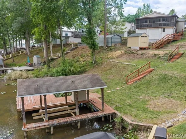 332 Eagle Trl, Bracey, VA 23919