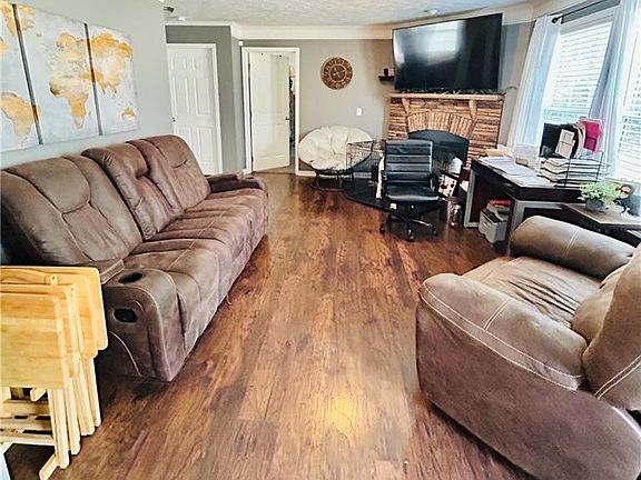 5th image of 111 Fosstoral St