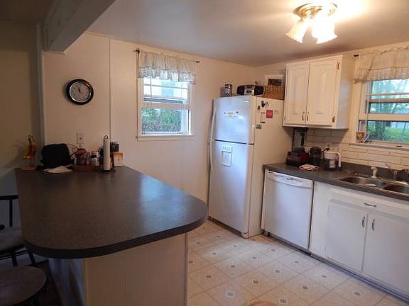 Large Kitchen/Breakfast Bar