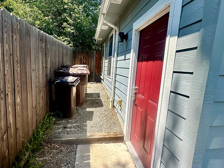 3590 Endicott Dr #B — Photo 2