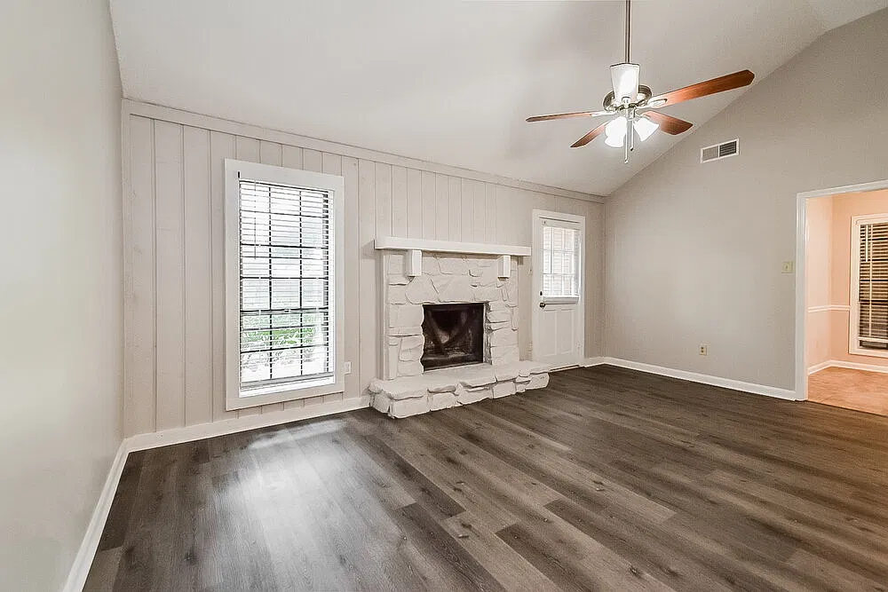 3 bed, 2.0 bath, 1432 sqft, $1,575 — Photo 4