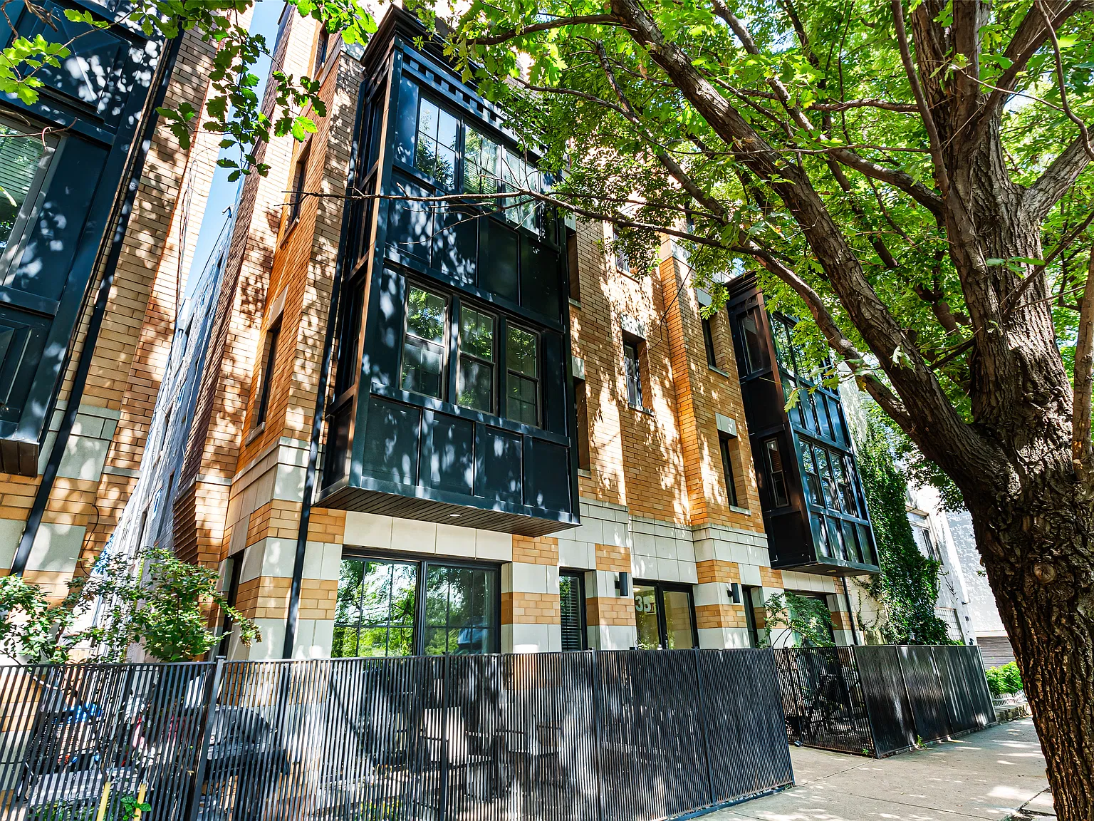 2 bed, $3,200 — Photo 1
