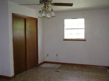 5th image of 639 Hendee St