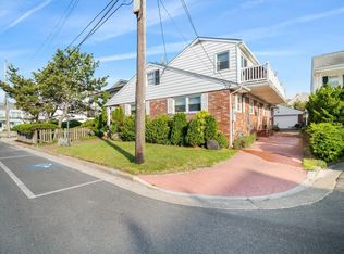 3 Dolphin Dr, Margate City, NJ 08402