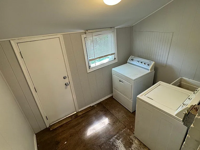 430 E Auburn St — Photo 17