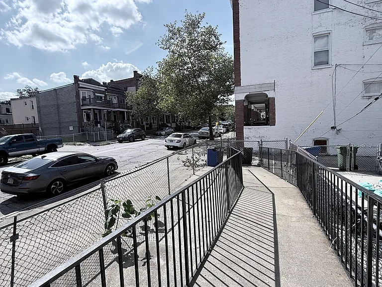 2400 Callow Ave #A — Photo 17