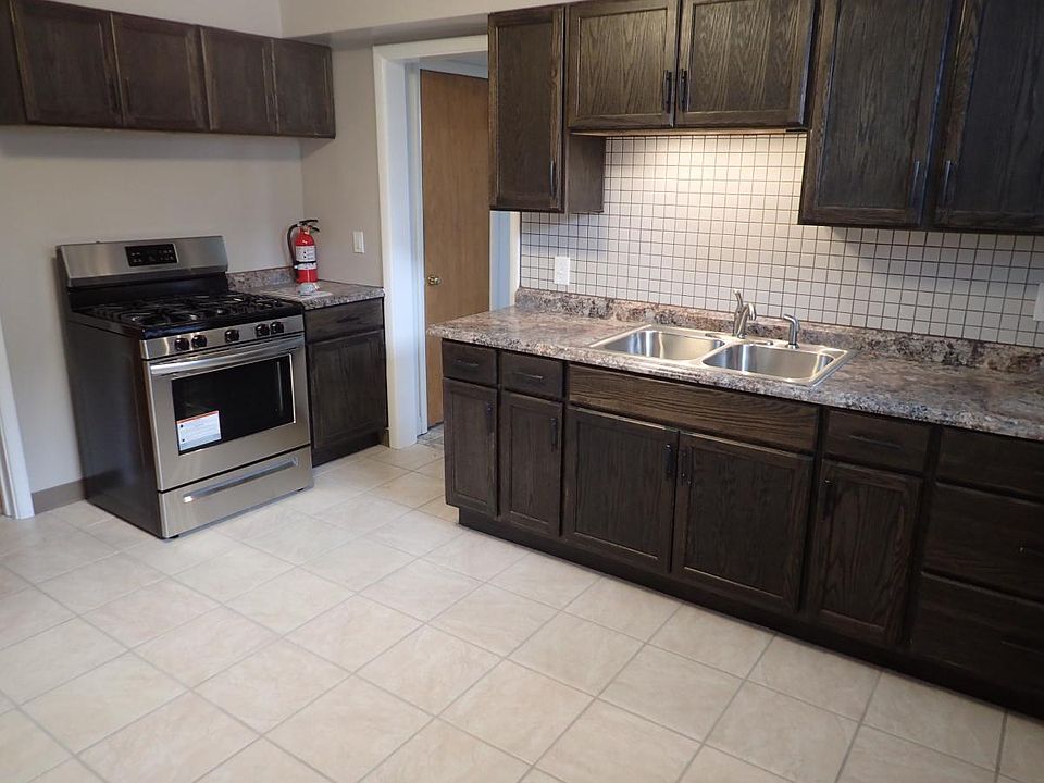 HUGE 200 sq ft Kitchen