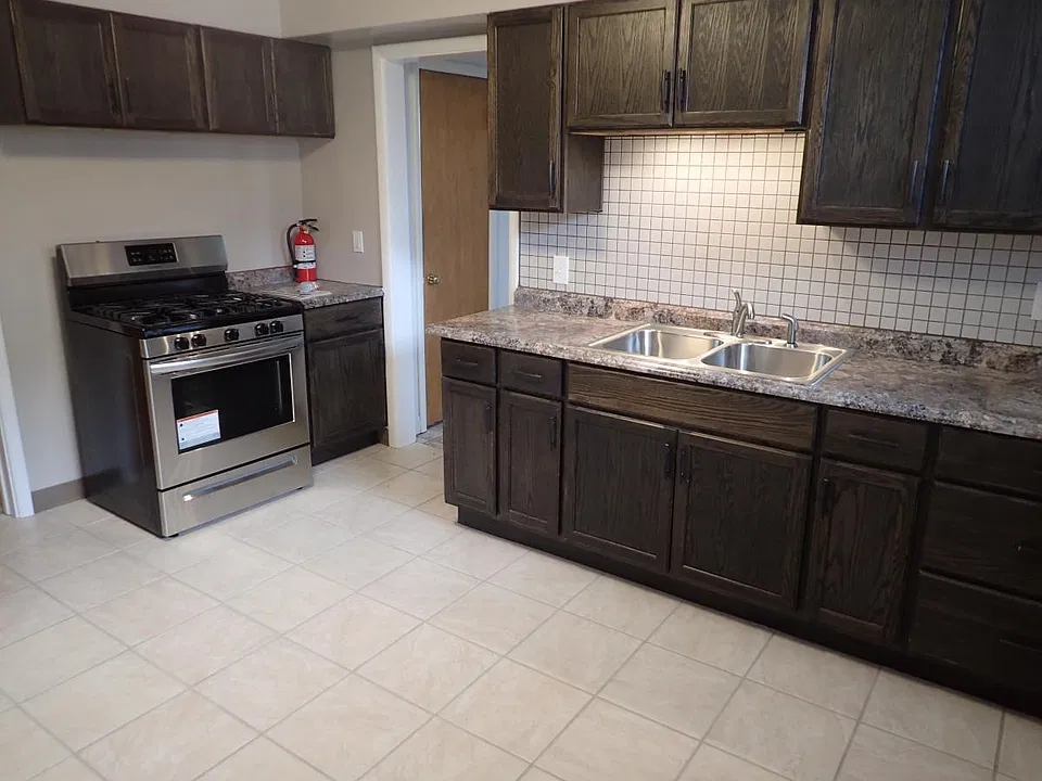 HUGE 200 sq ft Kitchen