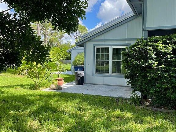 2nd image of 10518 Newbury Ct