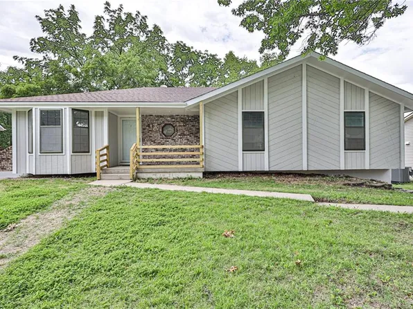 1820 N Lazy Branch Rd, Independence, MO 64058