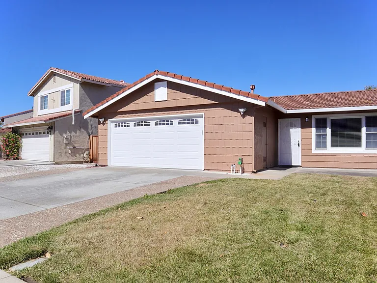 33025 Calistoga St — Photo 1