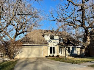 5916 SW Cherokee Ct, Topeka, KS 66614