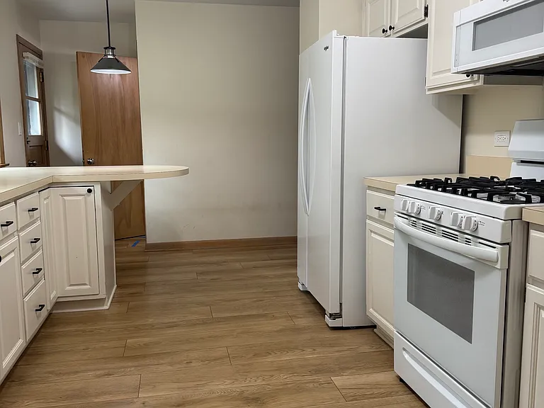 330 S Oak St — Photo 3