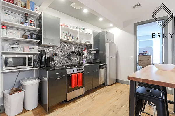 Rented by ERNY LLC | media 17