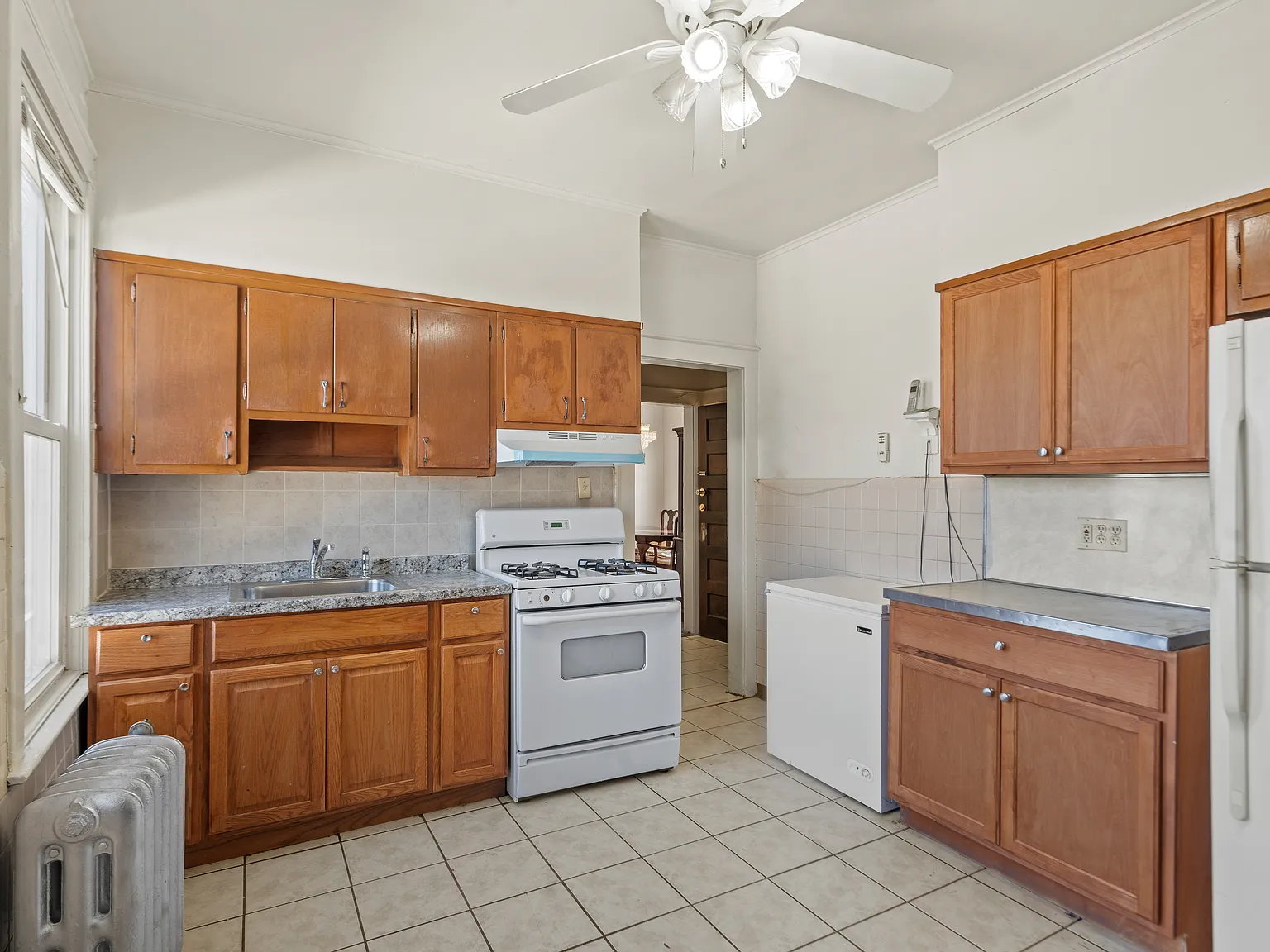 31 Temple Pl — Photo 2