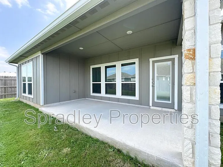 2716 Fox River Dr — Photo 30