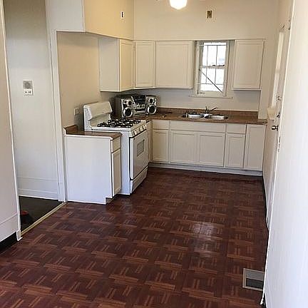 4th image of 8316 S Essex Ave