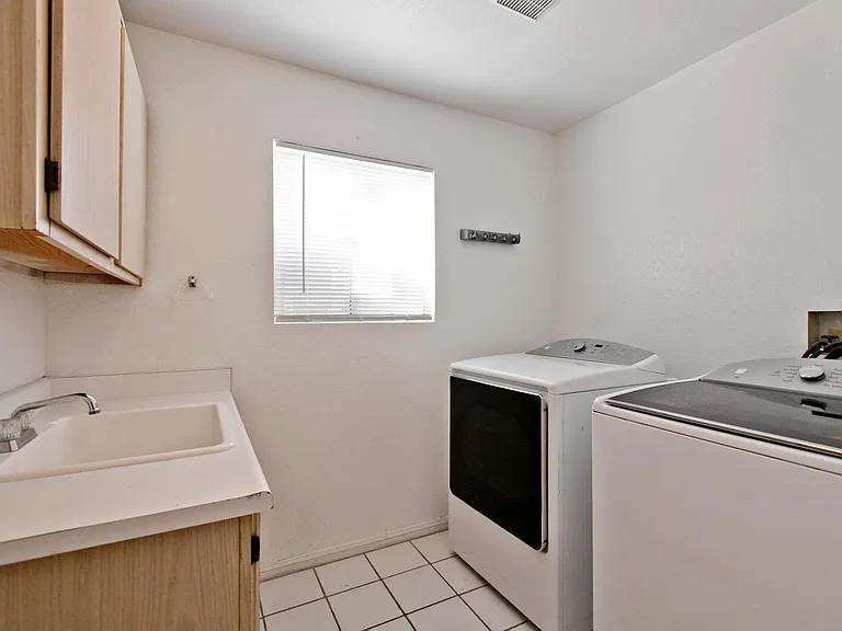 6580 Goldensun Ct — Photo 15