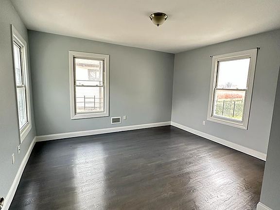 5th image of 24 Treadwell Ave Floor 1