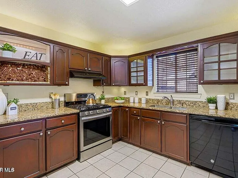 650 Vera Ct — Photo 11