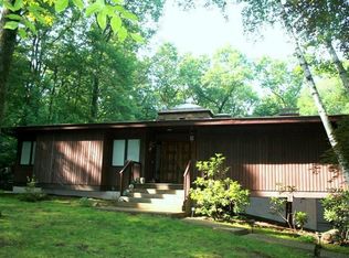 9 Charnwood Dr, Montebello, NY