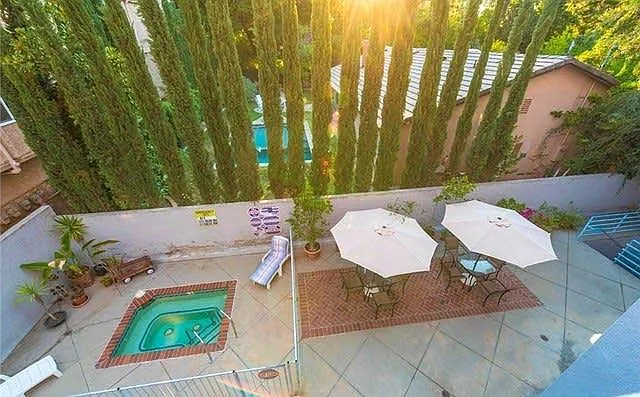 5151 Balboa Blvd #306 — Photo 10