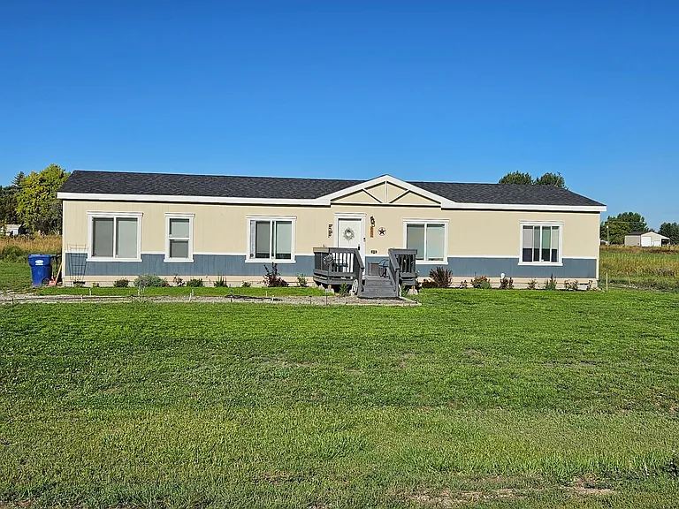 657 N 3565 E — Photo 1