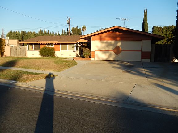 4th image of 11182 Mount Dr