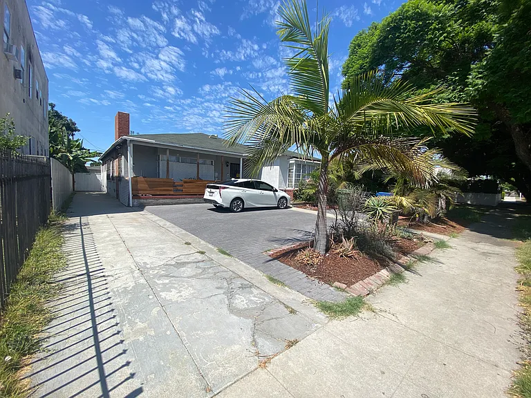 Front house with parking. Entrance to the cottage is down the driveway through the white gate.