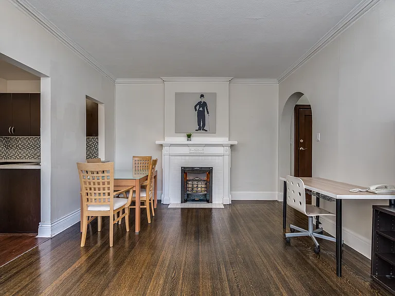 935 Jervis St — Photo 38