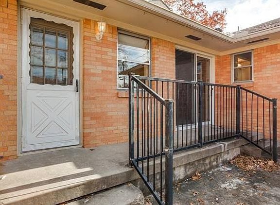 3rd image of 9643 Livenshire Dr