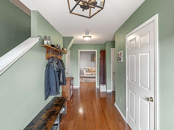 3rd image of 7211 Rye Ct