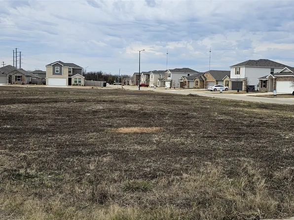 101 Hesed St, Greenville, TX 75402