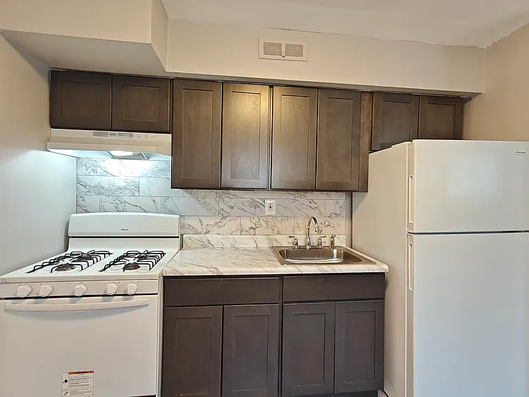 7108 Oxford Ave #31 — Photo 2