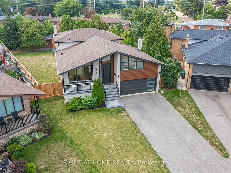 690 Hillman Cres — Photo 22