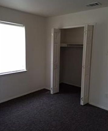4th image of 220 Menlo Dr