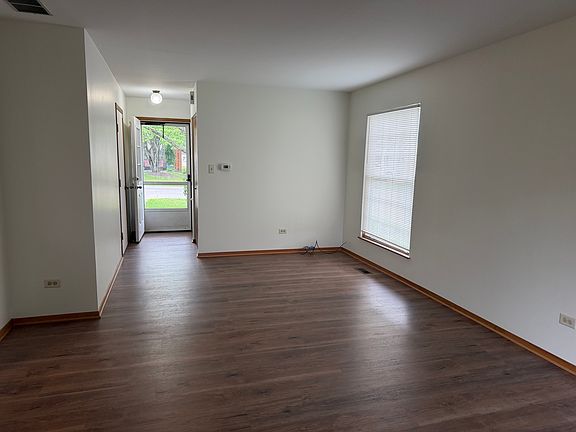 3rd image of 699 Canterbury Dr