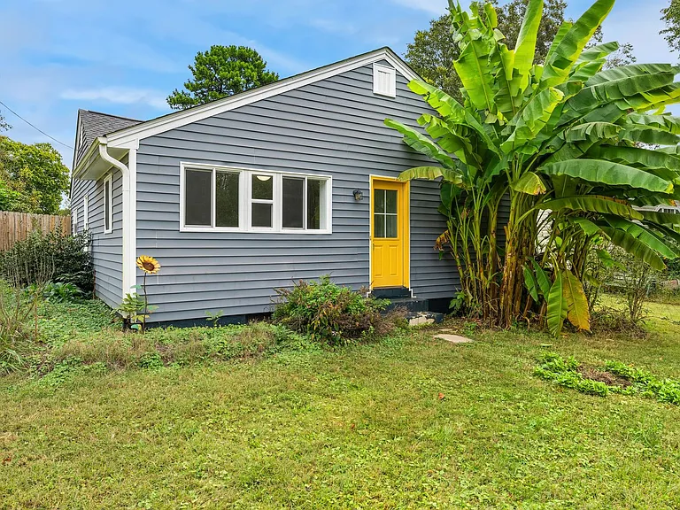 608 Lakeshore Dr — Photo 2
