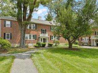 21 Hammond Pond Pkwy APT 2, Newton, MA 02467