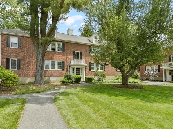 21 Hammond Pond Pkwy APT 2, Newton, MA 02467