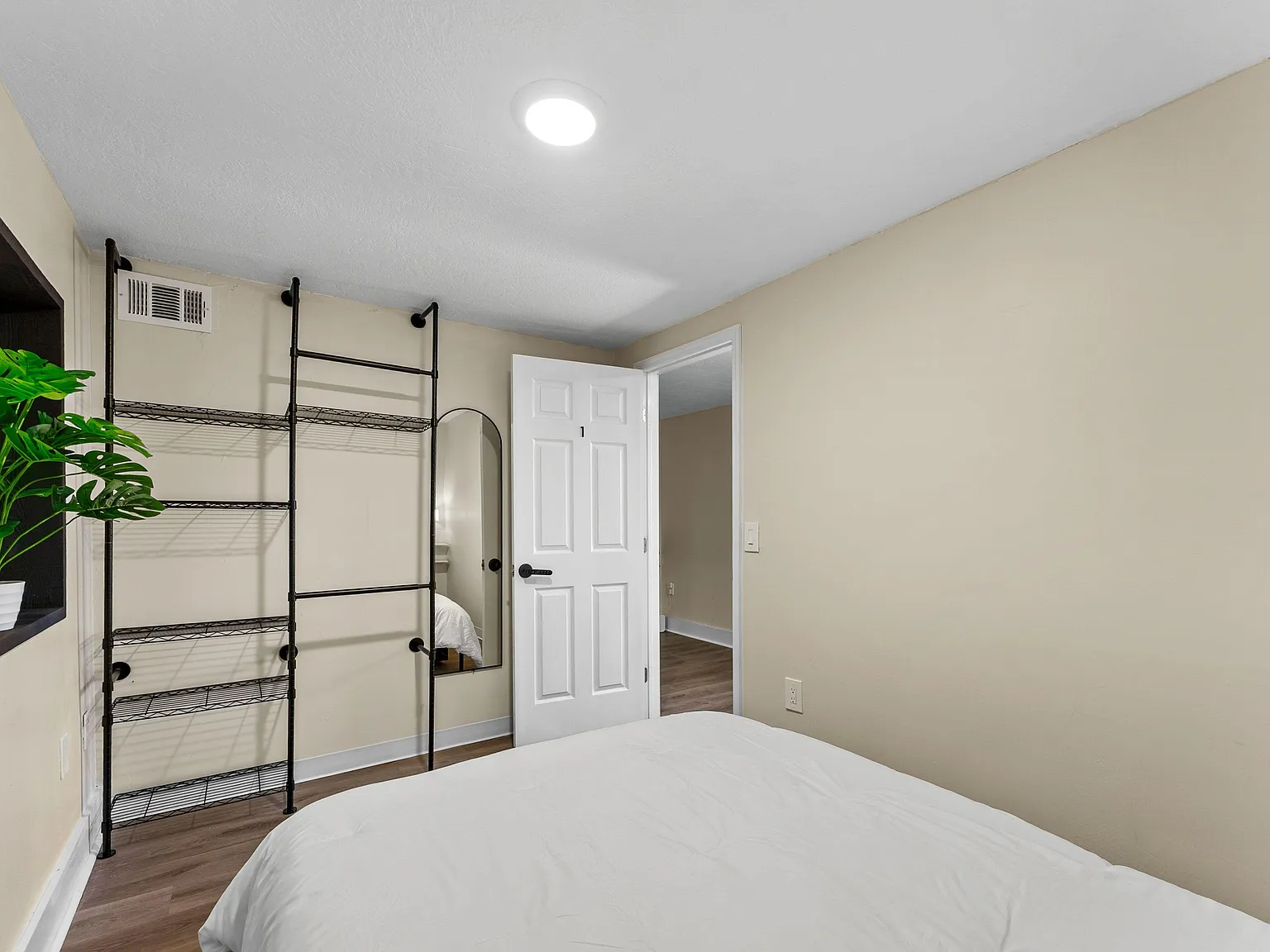 4 bed, 2.5 bath, 2012 sqft, $905 — Photo 3