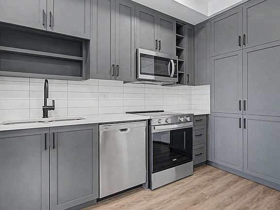 4th image of 3107 E Warren St #205